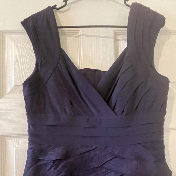 Woman’s Dress - Picture 2 of 7